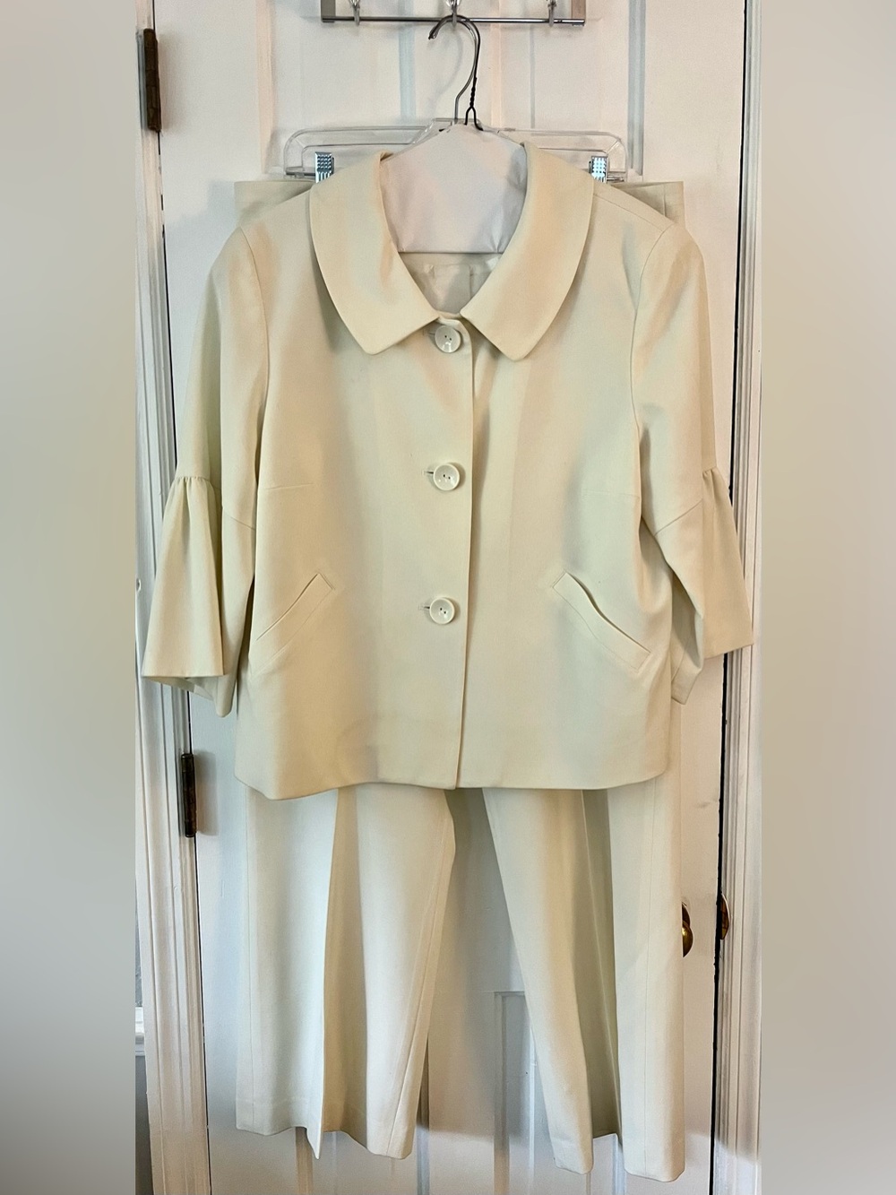 JOSEPHINE CHAUS Cream-Ivory Women’s 2-Piece Separates. Blazer/14 & Pants/16.